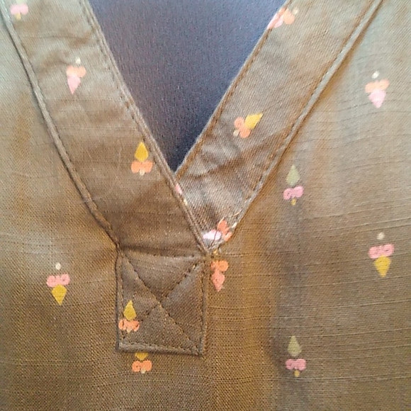 Sonoma Olive green sleeveless top with colorful print - Picture 2 of 7